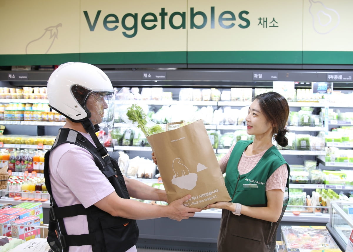 GS리테일은 슈퍼마켓 GS더프레시가 오는 27일 오전 10시부터 네이버쇼핑 내 장보기 채널에 입점한다고 26일 밝혔다. 사진=GS리테일