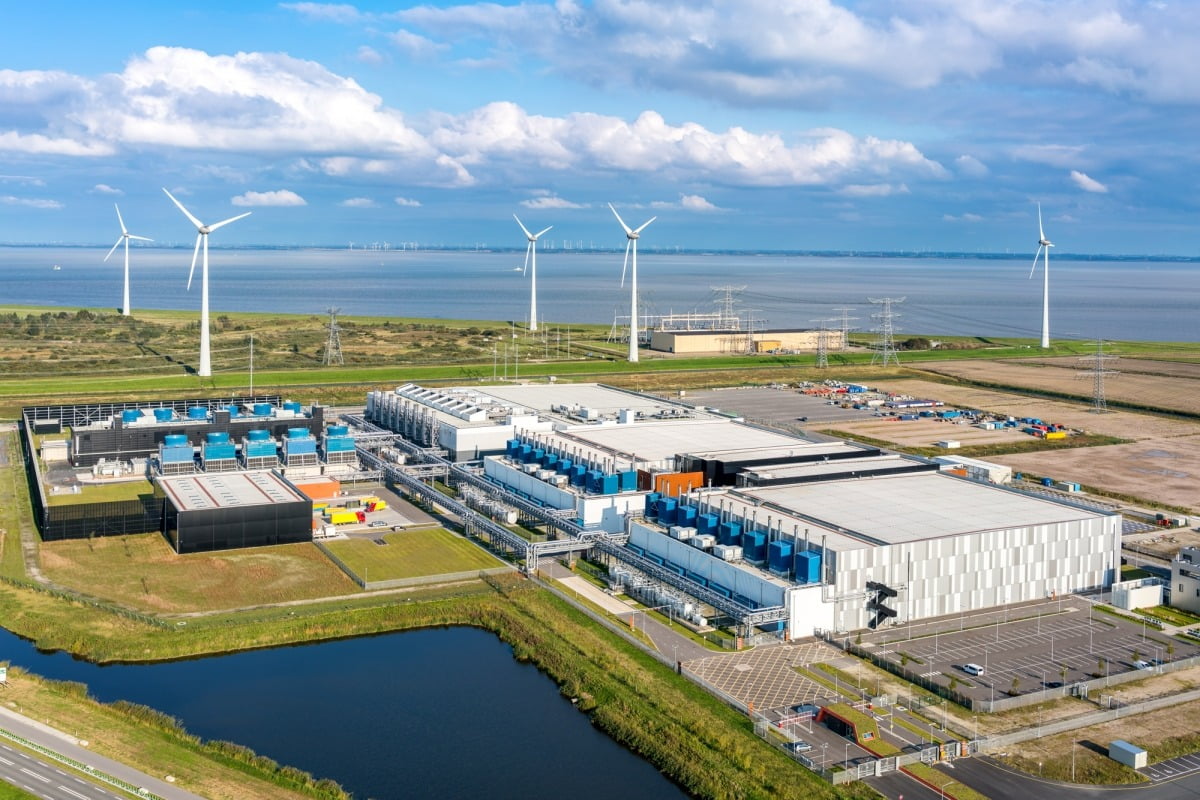 구글의 네덜란드 데이터센터 인근에 설치된 풍력발전소. 사진=구글 제공