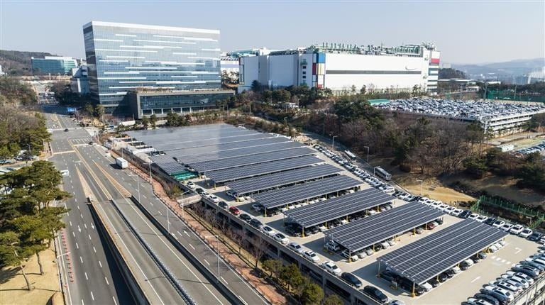 삼성전자 기흥캠퍼스 주차타워에 설치된 태양광 발전 시설. 사진=삼성전자