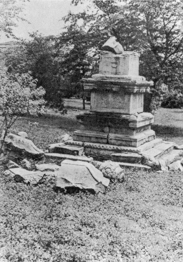 6.25 전쟁 이후 파손된 원주 법천사지 지광국사탑의 모습. 사진: 국가기록원
