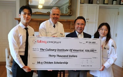 美 요리학교 CIA와 손잡은 윤홍근 BBQ 회장…"글로벌 인력 확보"