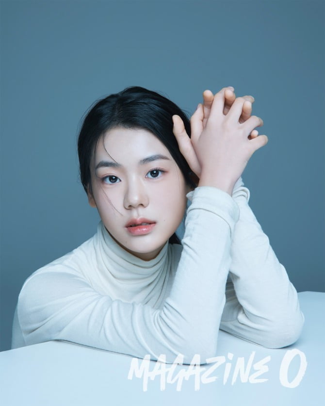김지안, ‘순수+카리스마’ 화보 공개…“선배님들에게 받았던 감동을 후배들에게 전할 수 있는 배우가 되고 싶다”