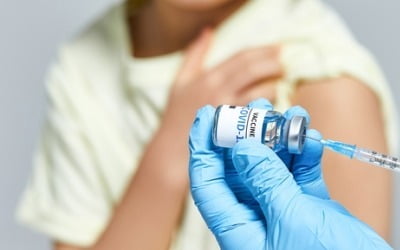 "코로나 백신 접종자, 미접종자보다 주요 질환 발생 위험도 낮아"