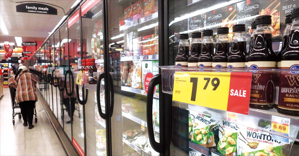 미국 캘리포니아주 로스앤젤레스의 한 슈퍼마켓에 음료 등 상품이 진열돼 있다. 사진=AFP연합뉴스 