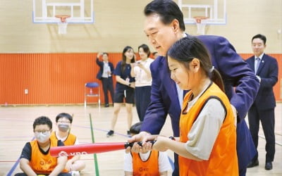 윤 대통령 "우리 정부는 反카르텔 정부…가차 없이 싸워달라"