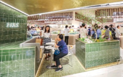 "미식이 미래 먹거리"…현대백화점, 푸드코트 확 바꾸다
