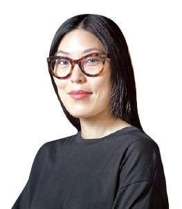 구미호와 결합한 '한국 할미'로 세계를 홀리다