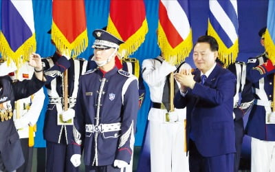 윤석열 대통령 "한국, 유엔군 피 묻은 군복 위에 서있다"