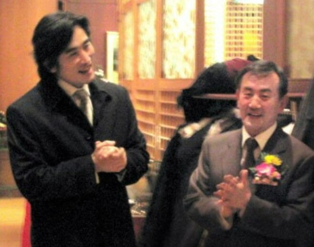 배우 차인표(왼쪽)와 그의 부친인 차수웅 전 우성해운 회장.
