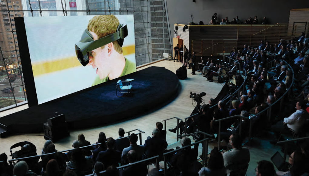 2022년 12월 <뉴욕타임스>가 주최한 ‘딜북 서밋’에서 마크 저커버그 메타 CEO가 VR 헤드셋을 시연하고 있다.