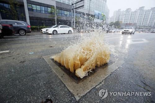 폭우 때 맨홀추락 반복되는데…20개 중 1개만 방지시설