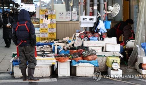 소상공인·전통시장 전망경기 넉달 연속 동시 악화