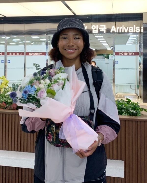 여자배구 흥국생명 '아시아 쿼터' 레이나 입국…3일 훈련 합류