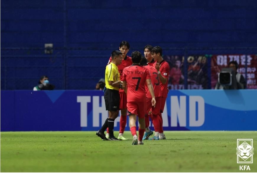 한국, U-17 아시안컵 축구 결승서 일본에 3-0으로 져 준우승