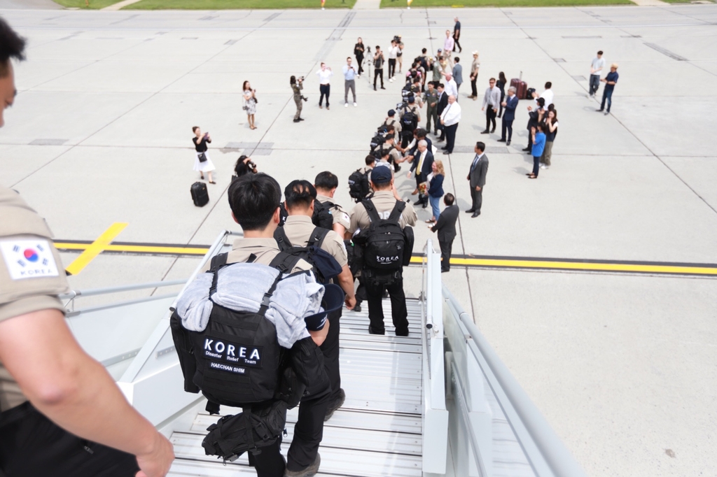 '캐나다 산불 진화' 한국 구호대 현지 도착…훈련 후 진화 돌입