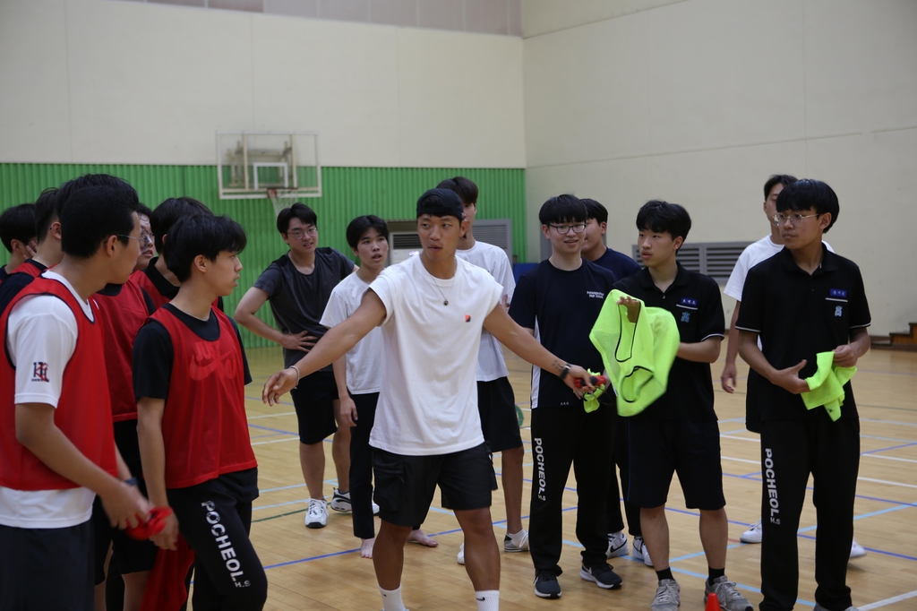 축구 국가대표 황희찬, 모교 포항제철고에 3천만원 기부