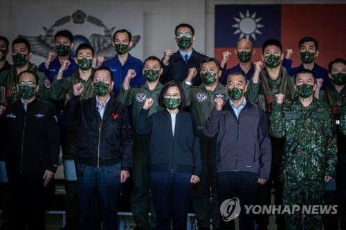 대만 군복무 또 논란…총통후보들 1년·4개월·모병 '3인 3색'