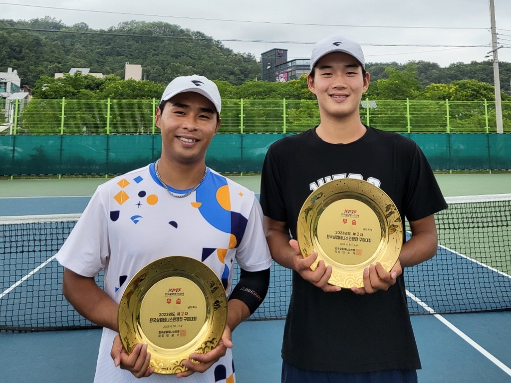 정홍·김동주, 실업테니스연맹전 2차 대회 남자 복식 우승