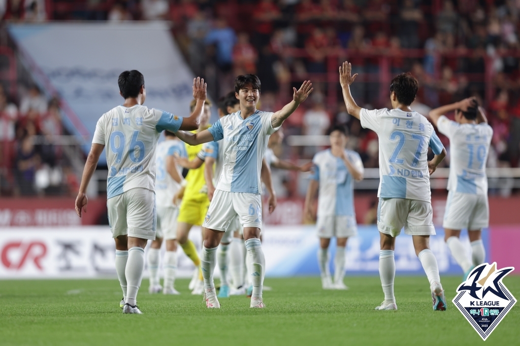 프로축구 울산, 5연승 선두 질주…포항 원정 22개월 만에 승리(종합)