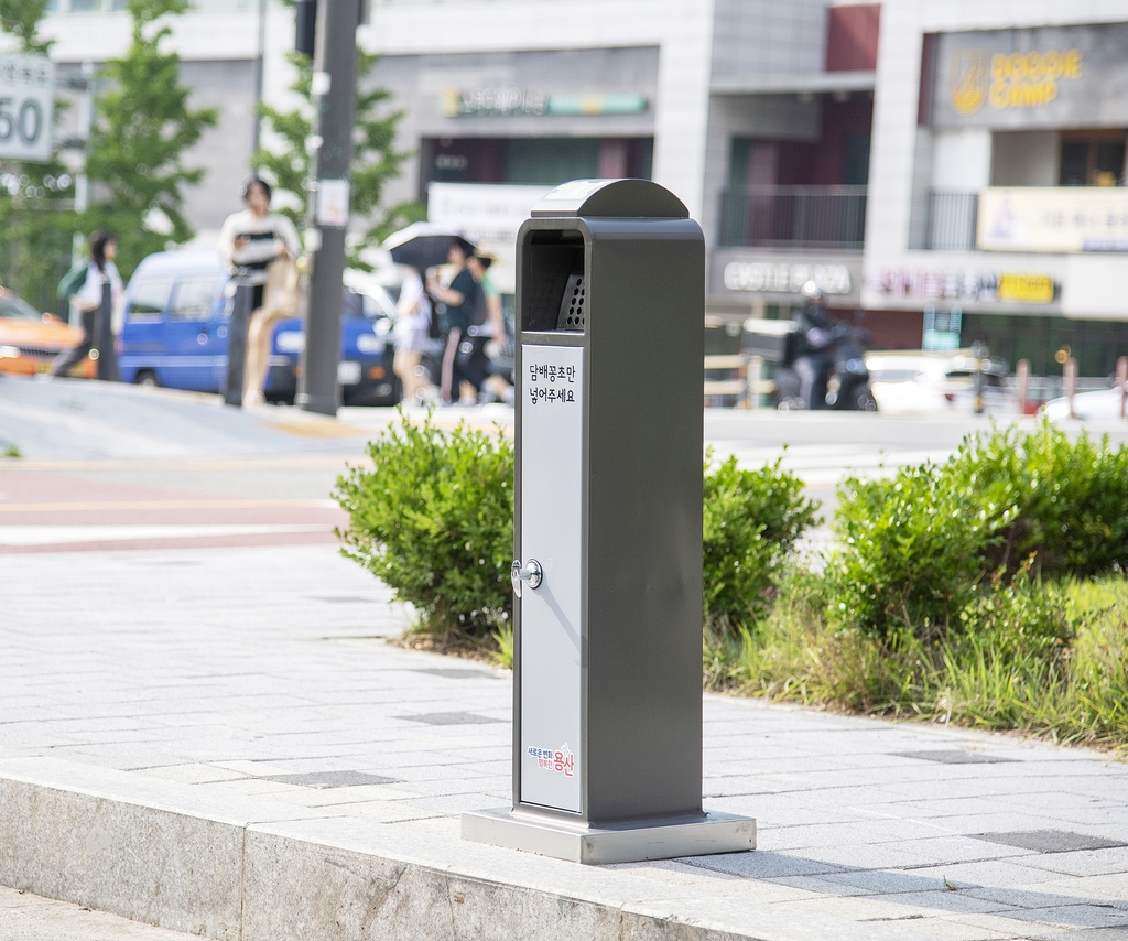 빗물받이 막는 담배꽁초 없도록…용산구, 전용 수거함 설치