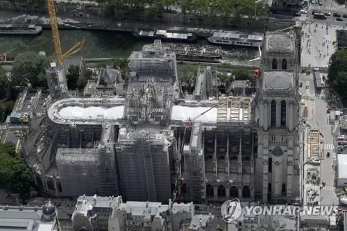 화마에 사라진 노트르담 대성당 지붕 다시 올린다