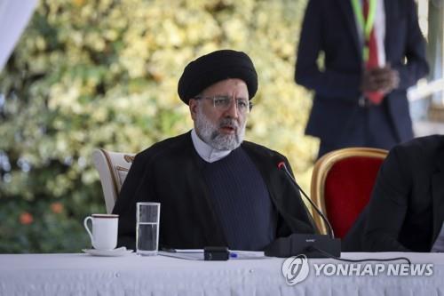 이란 대통령 우간다서 '동성애 옹호' 서방 강력 비난