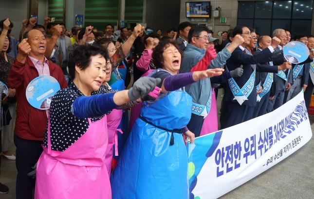 "수산물 믿고 소비합시다"…부산 자갈치서 수산인단체 캠페인