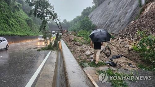 호우피해에 군 4천여명 출동대기…예천에는 장병·장비 투입