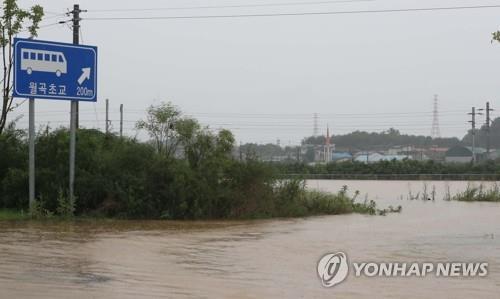 청주 석남천 제방 일부 붕괴…서촌·신촌동 인근 주민 대피