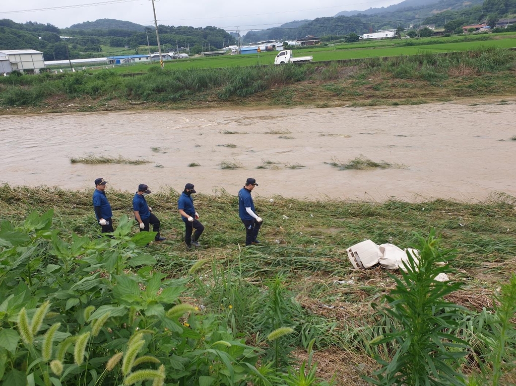 [르포] 가도 가도 뻘밭…"실종자 구조, 희망 끈은 놓지 않았다"