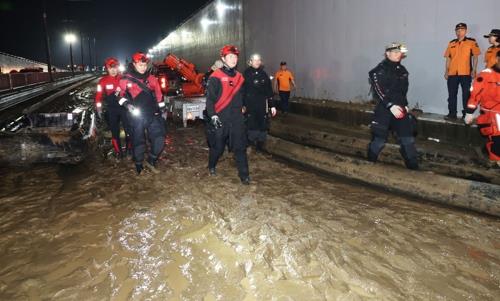 [속보] 오송 지하차도 시신 1구 추가 수습…누적 사망자 12명