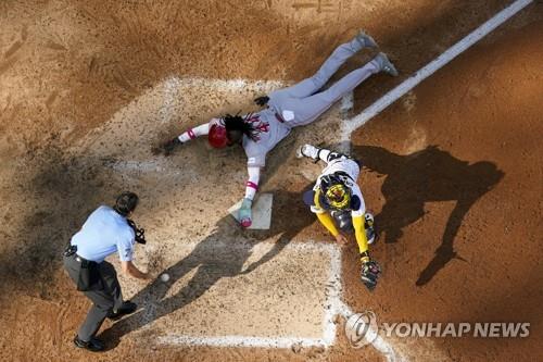 '잘 치고 잘 뛰는' MLB 신인 크루스, 송구 속도가 무려 158㎞