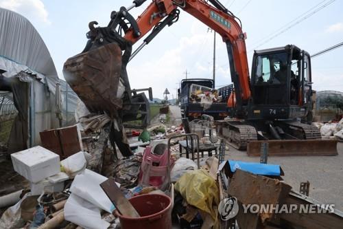 '땡큐, 군인아저씨'…군, 특별재난지역 익산에 대규모 인력투입