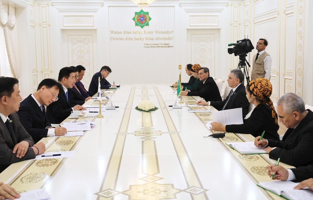 김의장, 투르크멘 최고지도자 회담…"호혜적 관계 발전시키자"