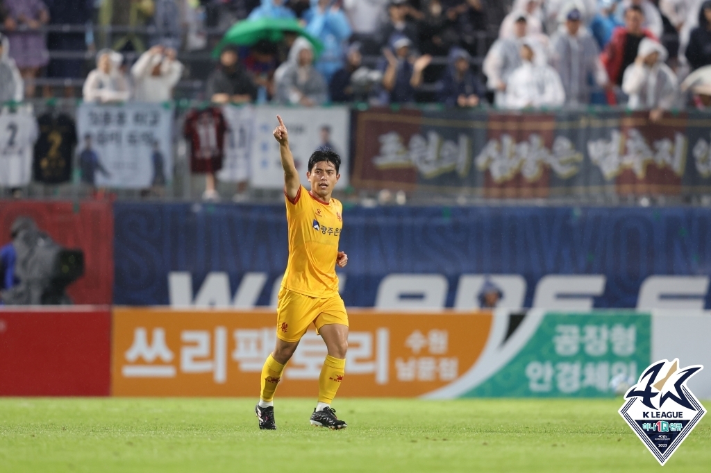 K리그1 수원, 강원 꺾고 시즌 첫 연승…3개월 만에 '탈꼴찌'(종합)