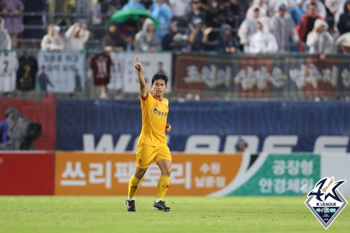 K리그1 수원, 강원 꺾고 시즌 첫 연승…3개월 만에 '탈꼴찌'(종합2보)