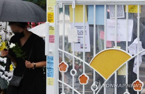 "우리 애 졸업 때까진 결혼 마세요"…고개 떨구는 교사들