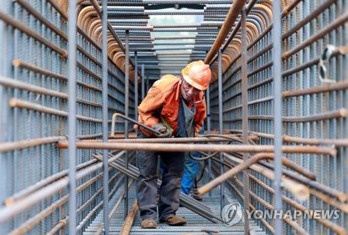일자리 부족에 우울한 중국 노동시장…일용노동자 "임금 낮아져"