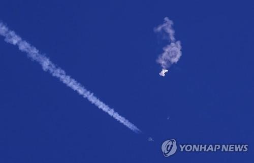 "미 정부, UFO·인간 아닌 존재 유해 보관중"…UFO 청문회 열려