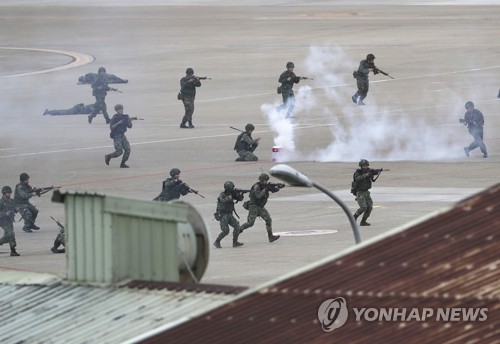 중국, 日 방위백서에 발끈…"中의 정상적 군사활동에 먹칠"