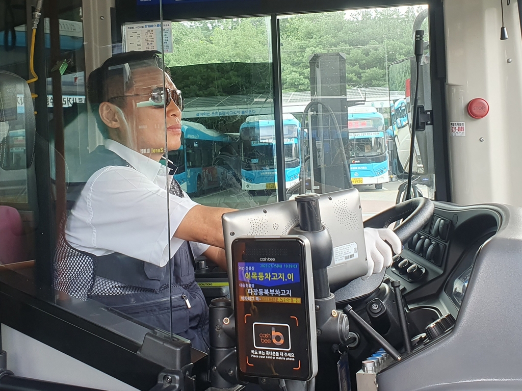 [인턴액티브] "일본에도 없는 친절"…한 버스 기사에게 쏟아진 찬사