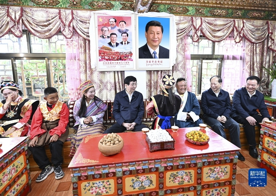 중 서열 4위 왕후닝, 티베트서 "중화민족 공동체 의식 강화해야"