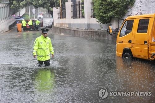 중국, 태풍 '독수리' 북상에 비상…12년 만에 폭우 적색경보