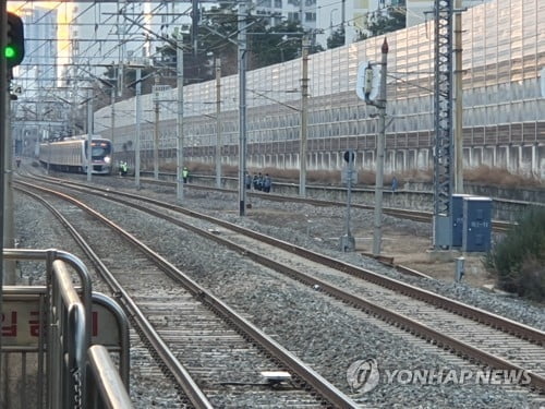 KTX 선로서 사망사고 발생…남성 무단진입