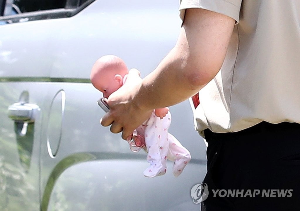 아기 암매장한 친모, 현장검증 끝에 유골 발견