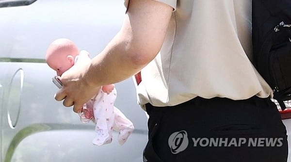 숨진 딸 쓰레기봉투에 담아 유기…30대 친모 긴급체포