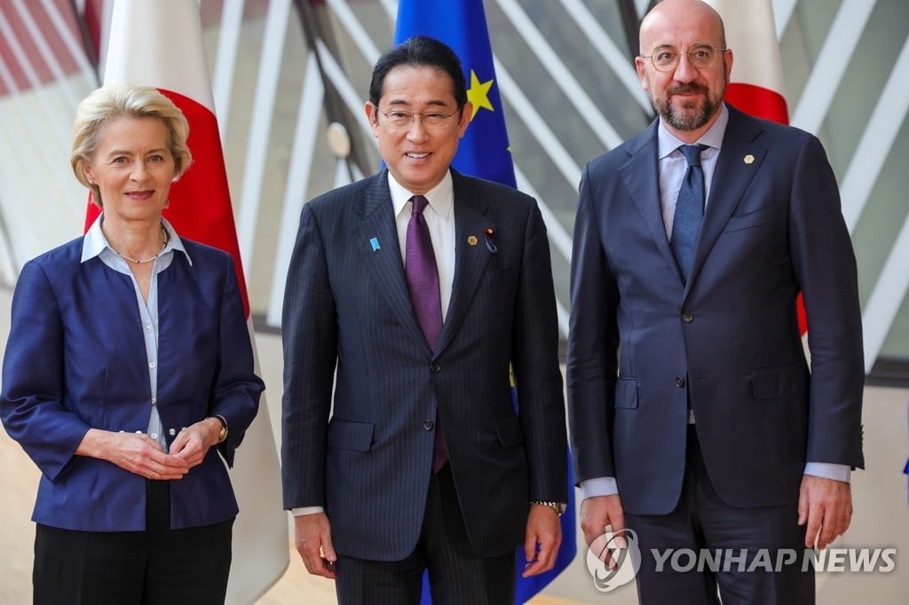 EU "日 후쿠시마산 식품 수입규제 철폐 합의"