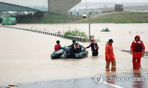 "17명 고립 추정" 오송 지하차도 수색 장기화할 듯