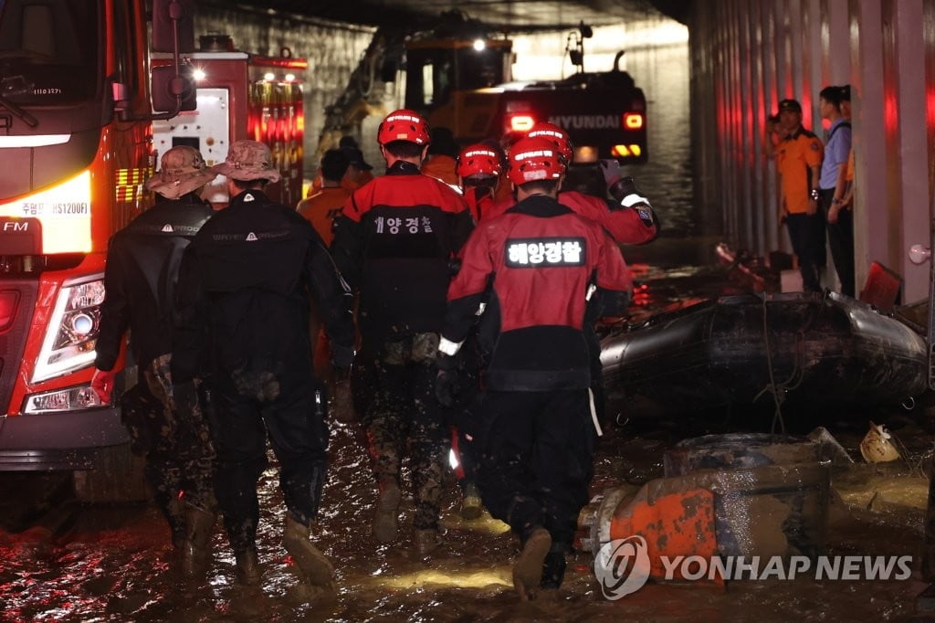 "수색 최대 장애물"…'진흙 범벅' 오송 지하차도 내부 공개