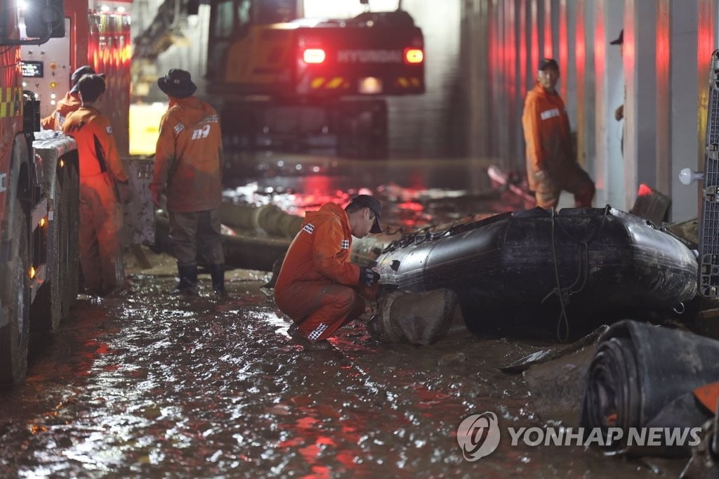 밤새 지하차도 사망자 3명 늘어…총 12명